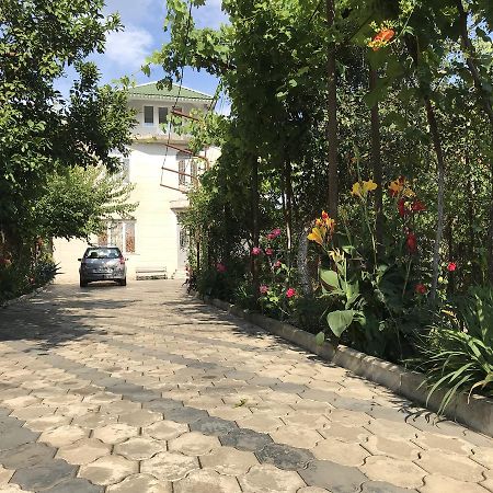 Bajo Guest House Kutaisi Exterior photo
