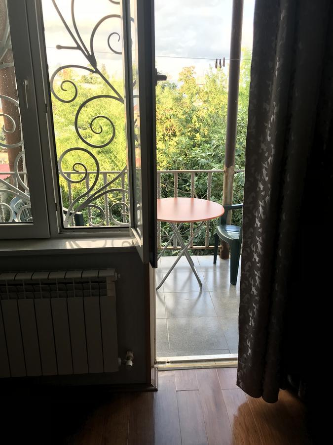 Bajo Guest House Kutaisi Exterior photo