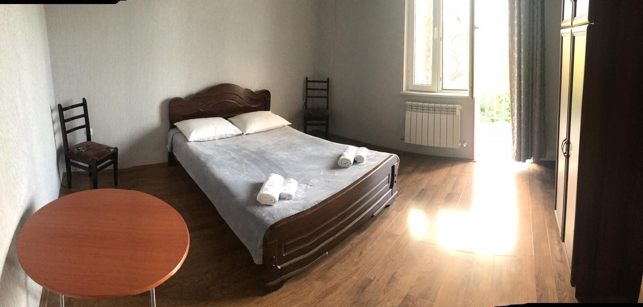 Bajo Guest House Kutaisi Exterior photo