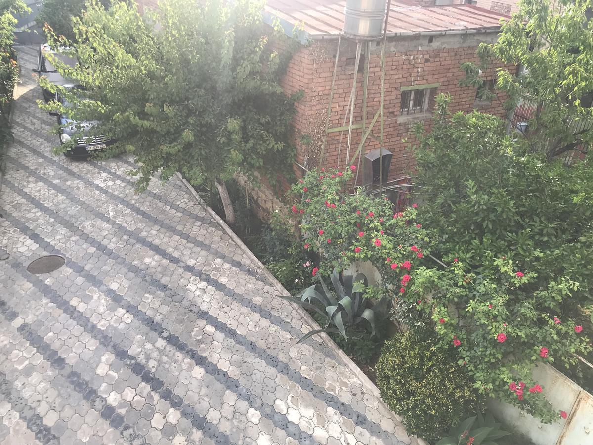 Bajo Guest House Kutaisi Exterior photo