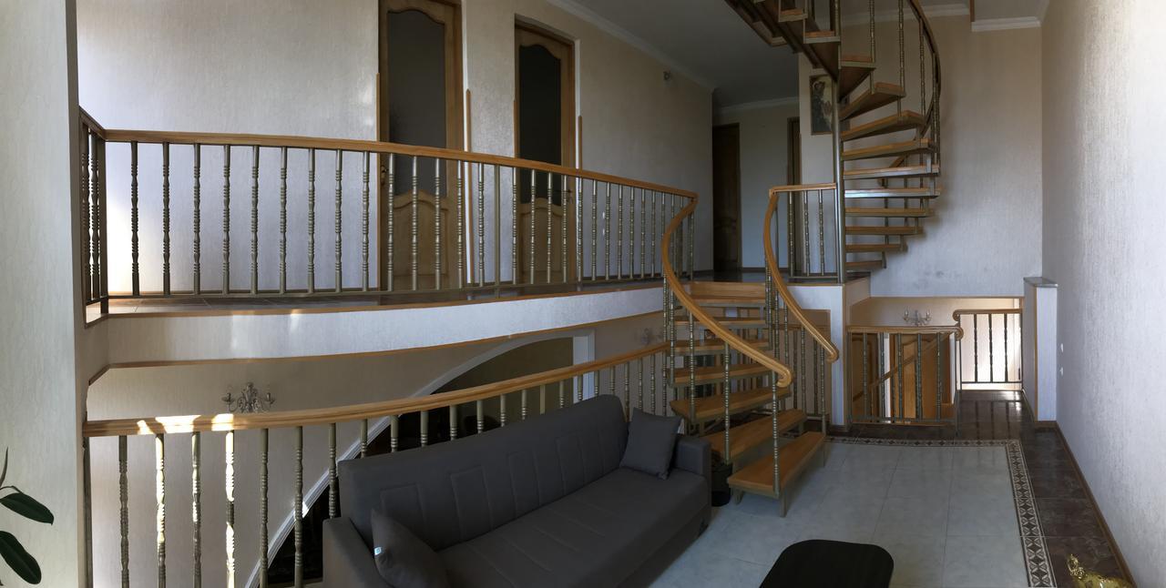 Bajo Guest House Kutaisi Exterior photo